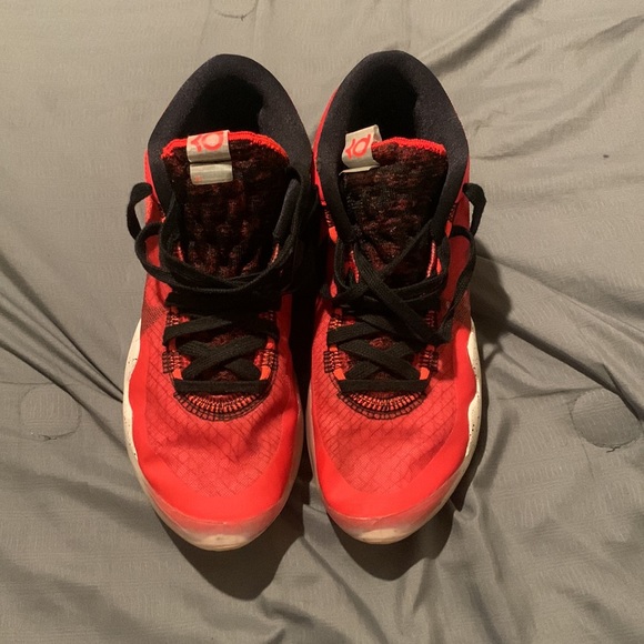 Nike Basketball Shoes - Picture 4 of 5